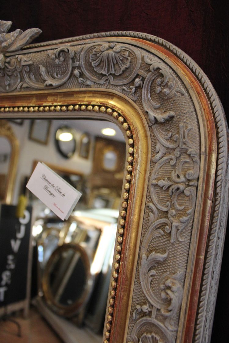 107 x 173 cm Napoleon III pearled mirror, Louis XV-style pediment décor, gold leaf and patina