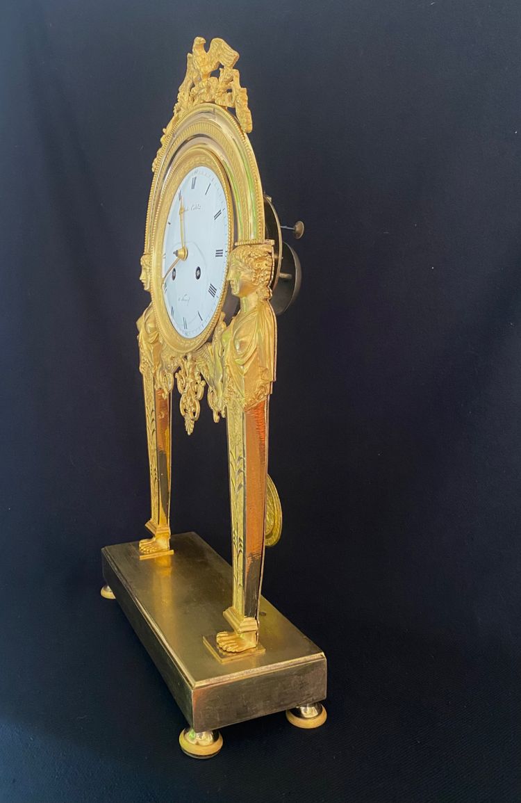 ManteL CLOCK with chiseled and gilded bronze caryatids, empire period