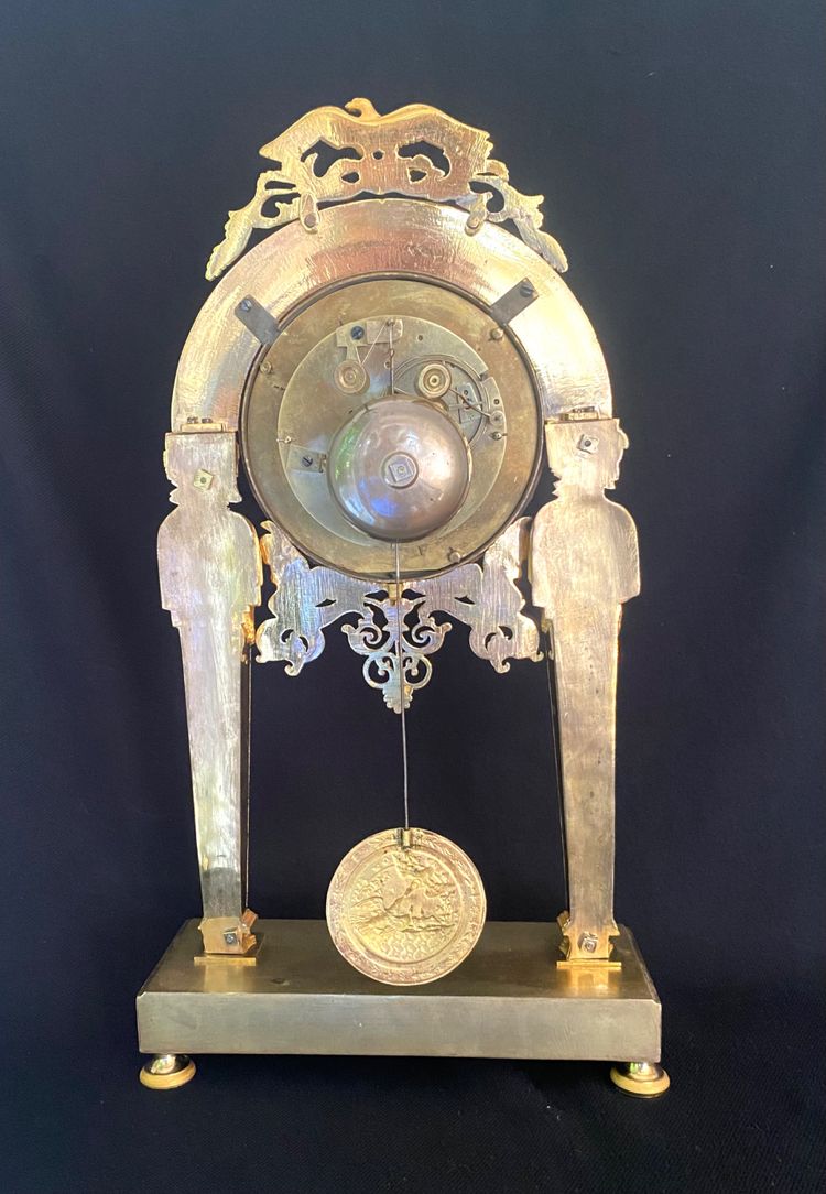 ManteL CLOCK with chiseled and gilded bronze caryatids, empire period