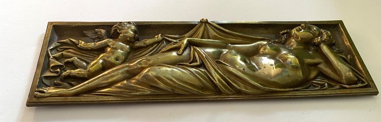 "Il sonno di Venere". Grande altorilievo in bronzo del XIX secolo.