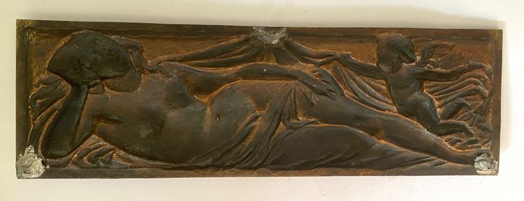 "Il sonno di Venere". Grande altorilievo in bronzo del XIX secolo.