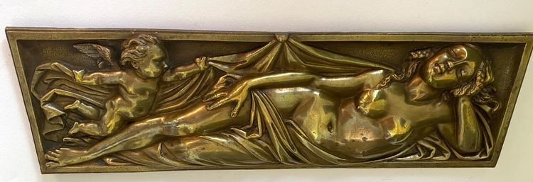 "Il sonno di Venere". Grande altorilievo in bronzo del XIX secolo.