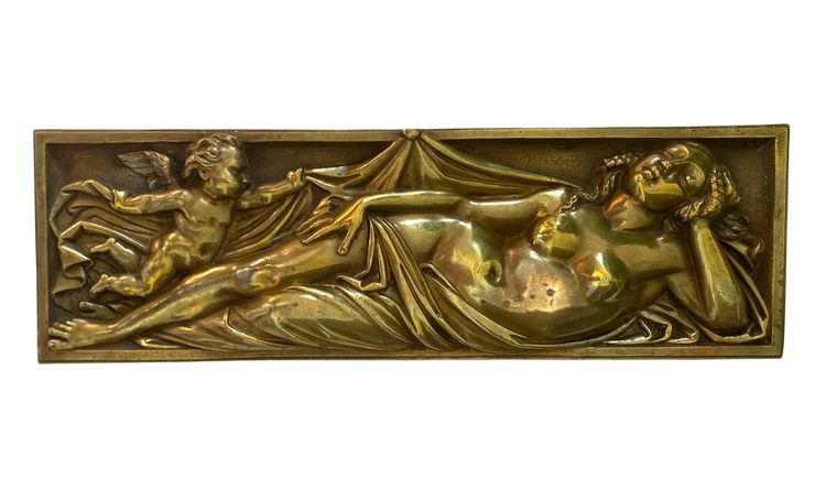"Il sonno di Venere". Grande altorilievo in bronzo del XIX secolo.