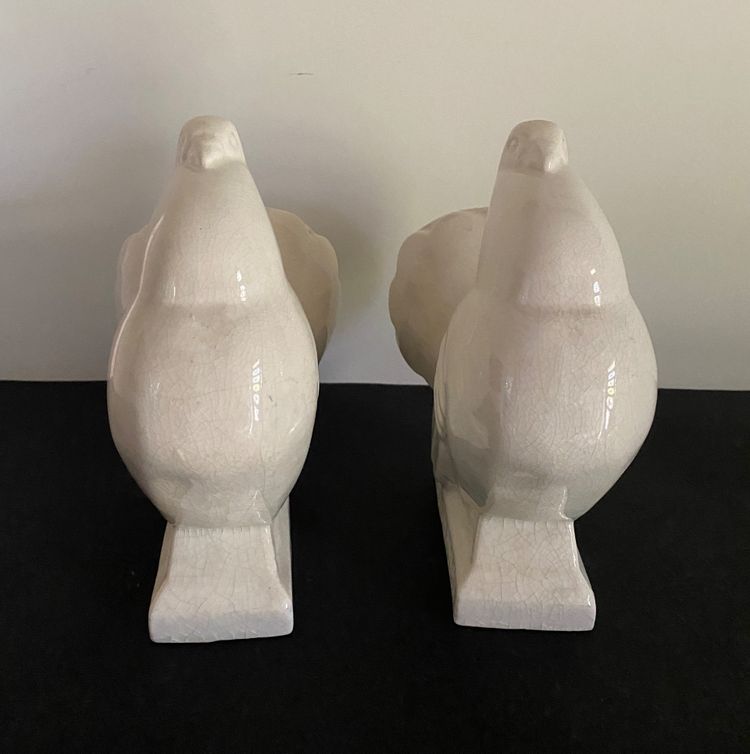 Fermalibri Art Déco in ceramica screpolata. Piccioni.  Gaston Ventrillon.