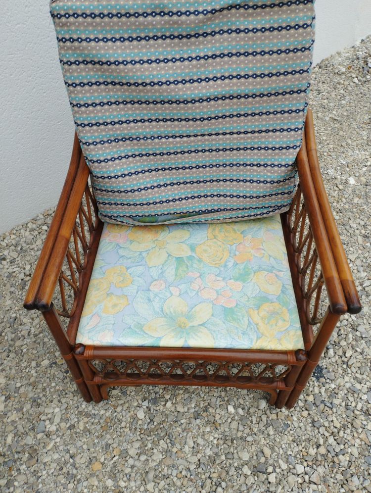 Coppia di poltrone, due, 2 poltrone vintage in rattan con seduta imbottita