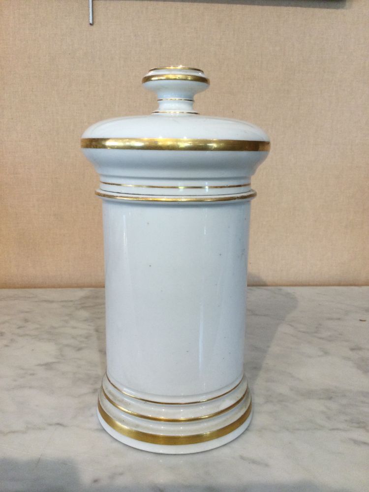 A porcelain medicine jar marked OPIAT: DENTIF