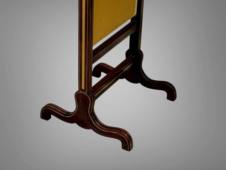 ÉCRAN DE CHEMINÉE ÉPOQUE CHARLES X EN PALISSANDRE ET FILETS DE LAITON
