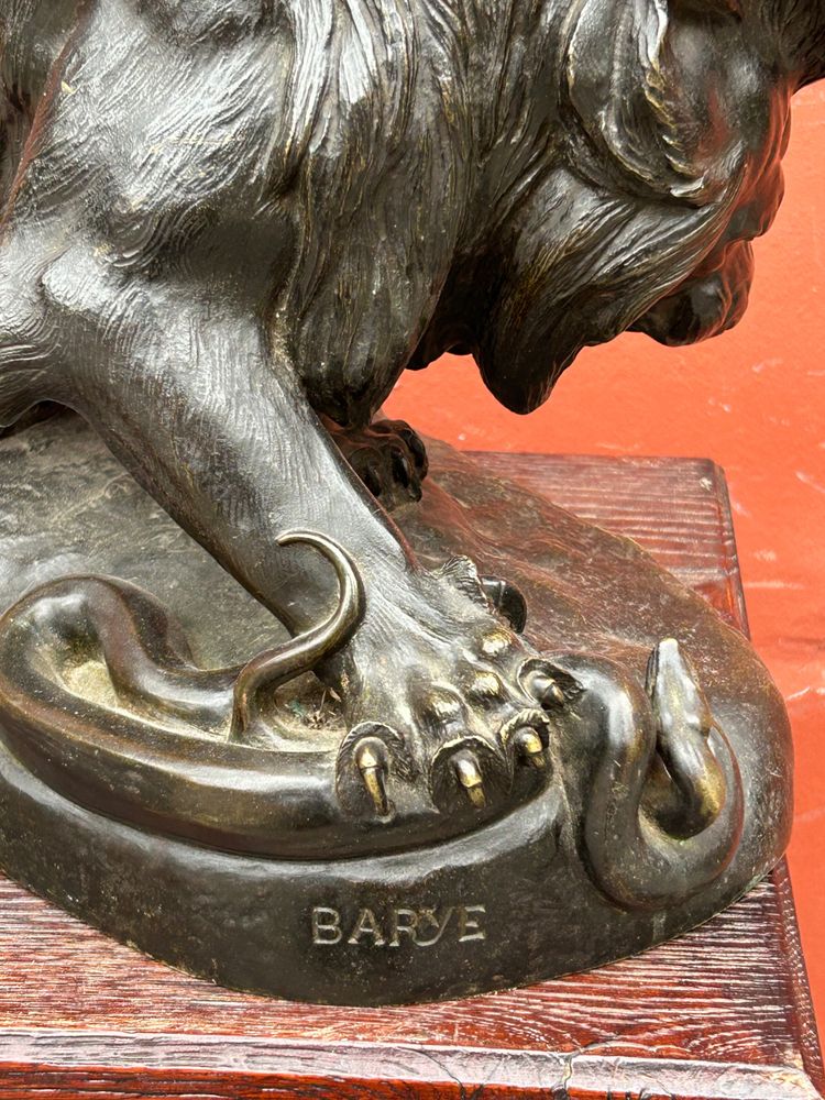Importante bronzo Lion Au Serpent Ou Lion Des Tuileries di Antoine Louis Barye Fine XIX secolo