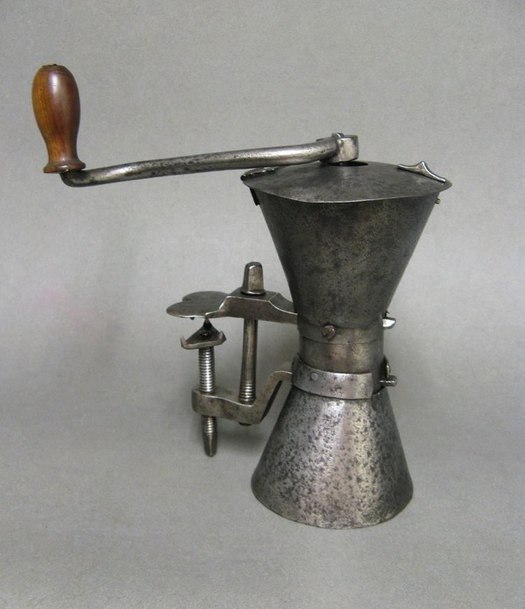 Moulin à Café En Fer Forgé de Forme Sablier XVIIe/XVIIIe.