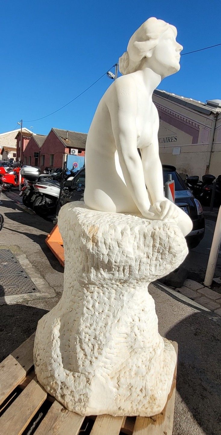 Grande bagnante su roccia, marmo bianco di grandi dimensioni (155 cm), fine XIX secolo
