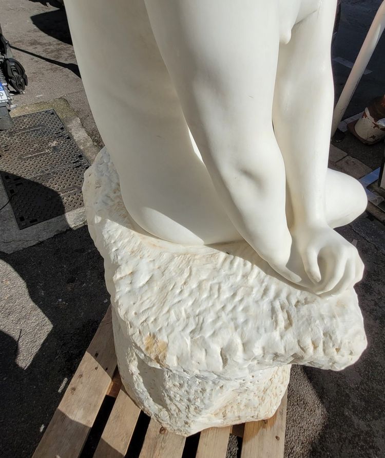 Grande bagnante su roccia, marmo bianco di grandi dimensioni (155 cm), fine XIX secolo