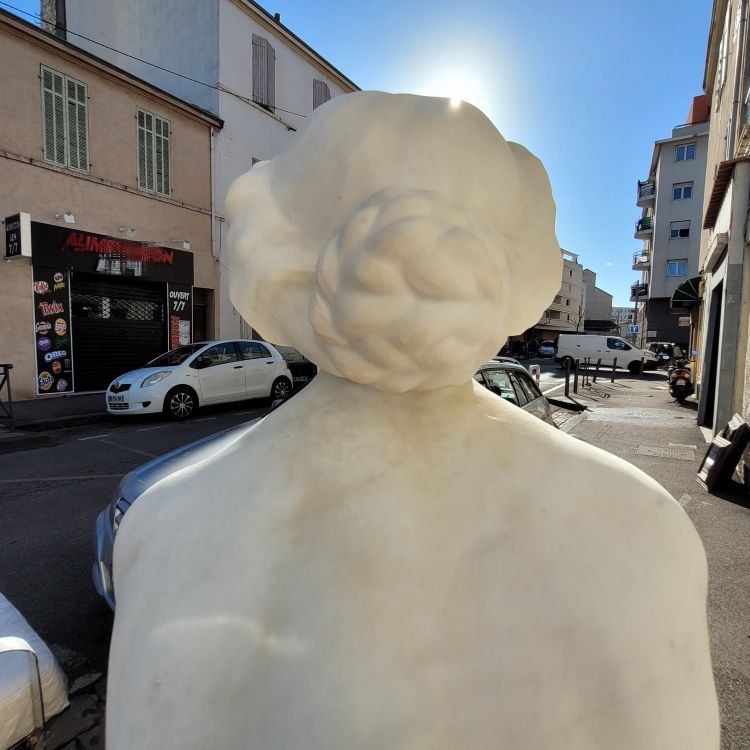 Grande bagnante su roccia, marmo bianco di grandi dimensioni (155 cm), fine XIX secolo
