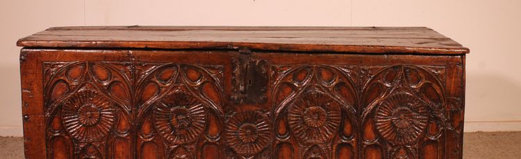 Cassapanca in rovere di epoca gotica