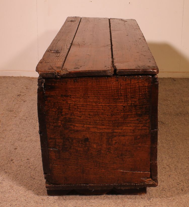 Cassapanca in rovere di epoca gotica
