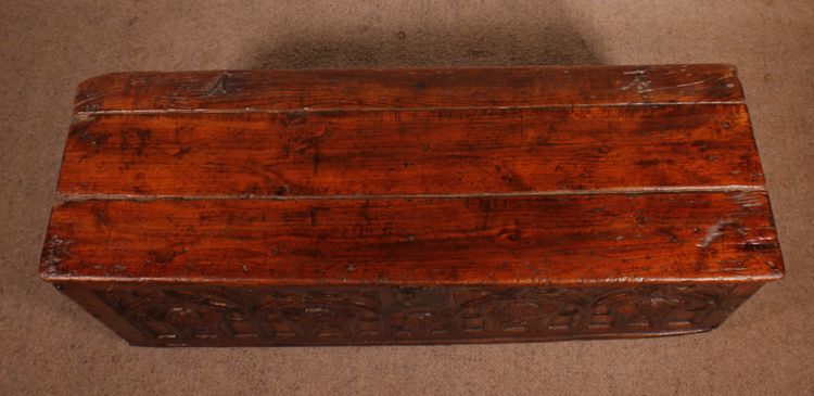 Cassapanca in rovere di epoca gotica
