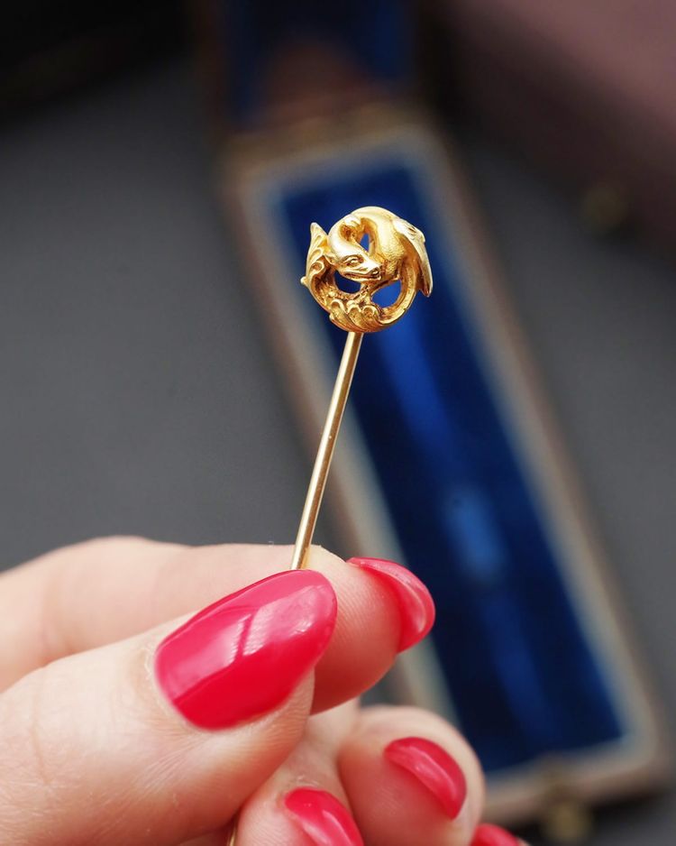 Wiese Drachennadel in 18k Gold, Krawattennadel signiert Louis Wiese, Neo Gotik