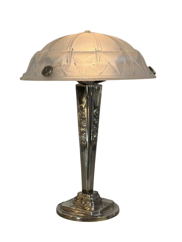 ART DECO LIVING ROOM LAMP IN CHROME-PLATED BRONZE WITH PRESSED MOLDED GLASS DOME