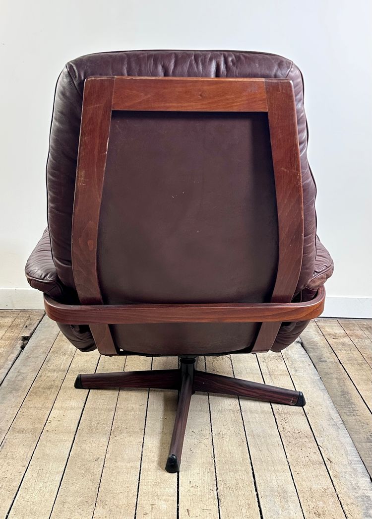 Poltrona e pouf in pelle di GÖTE MÖBLER Svezia 1960