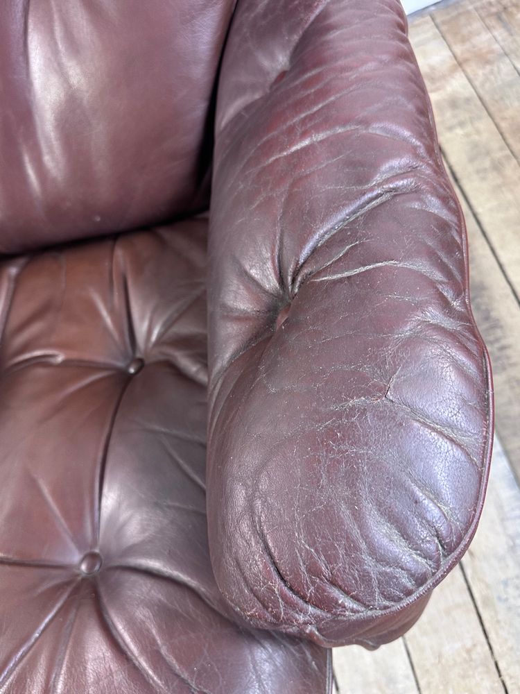 Poltrona e pouf in pelle di GÖTE MÖBLER Svezia 1960