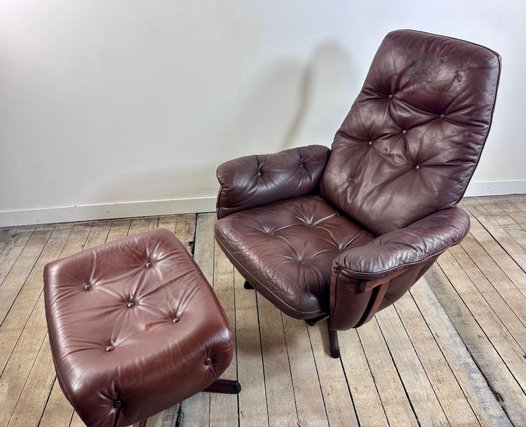 Poltrona e pouf in pelle di GÖTE MÖBLER Svezia 1960
