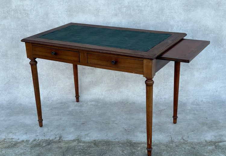 Desk table