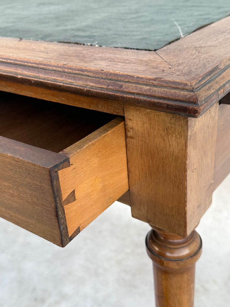 Desk table