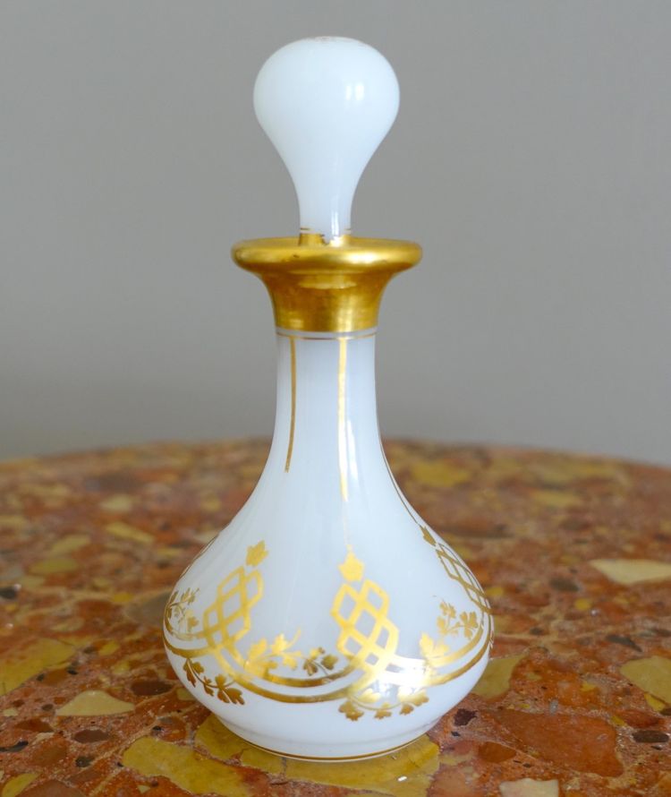 Baccarat: orientalist liqueur bottle / carafe in gilded opaline, circa 1860