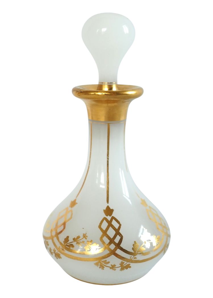 Baccarat: orientalist liqueur bottle / carafe in gilded opaline, circa 1860