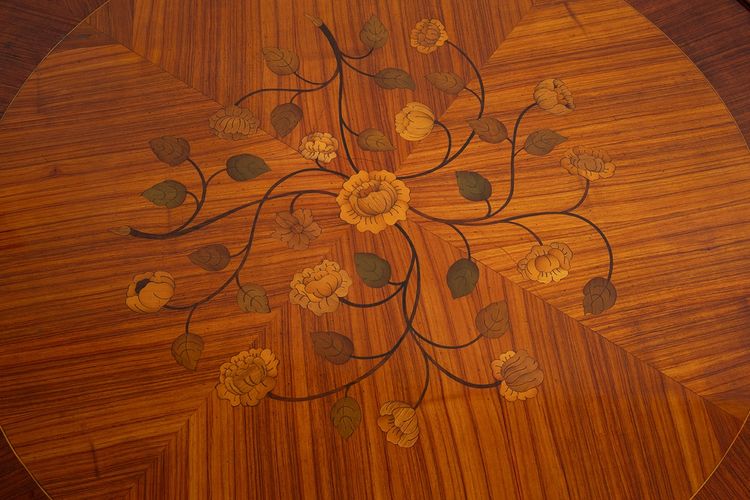 Table basse Napoléon III, France, début du XXe siècle.