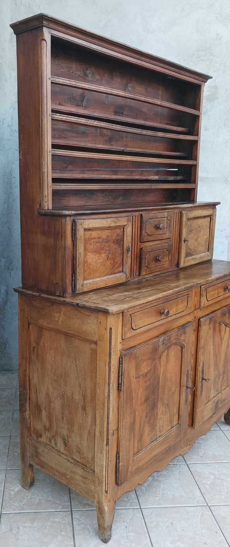 Louis XV chest of drawers in walnut