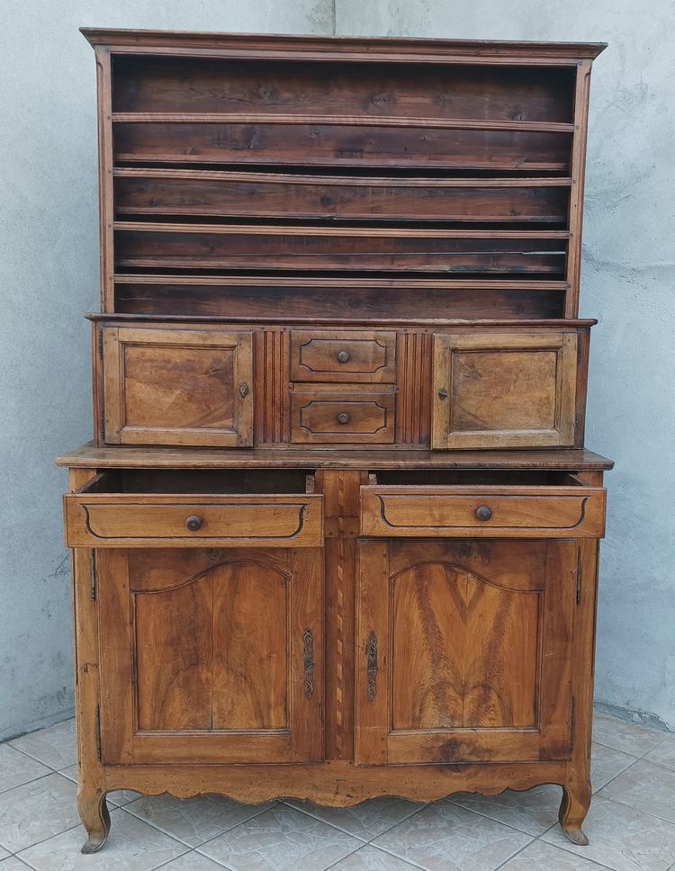 Louis XV chest of drawers in walnut