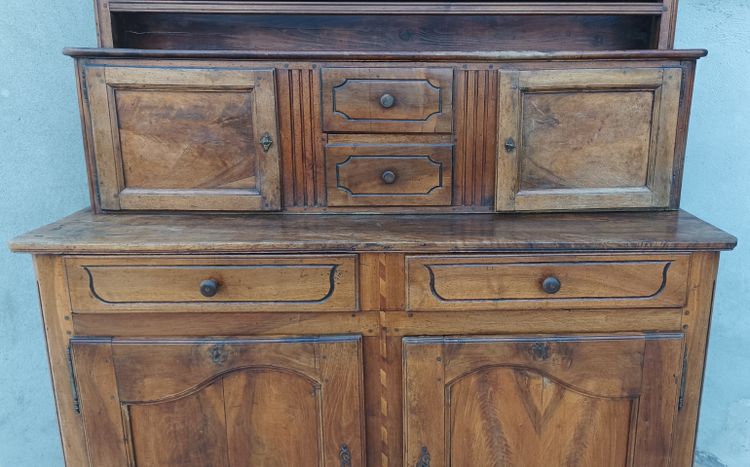 Louis XV chest of drawers in walnut