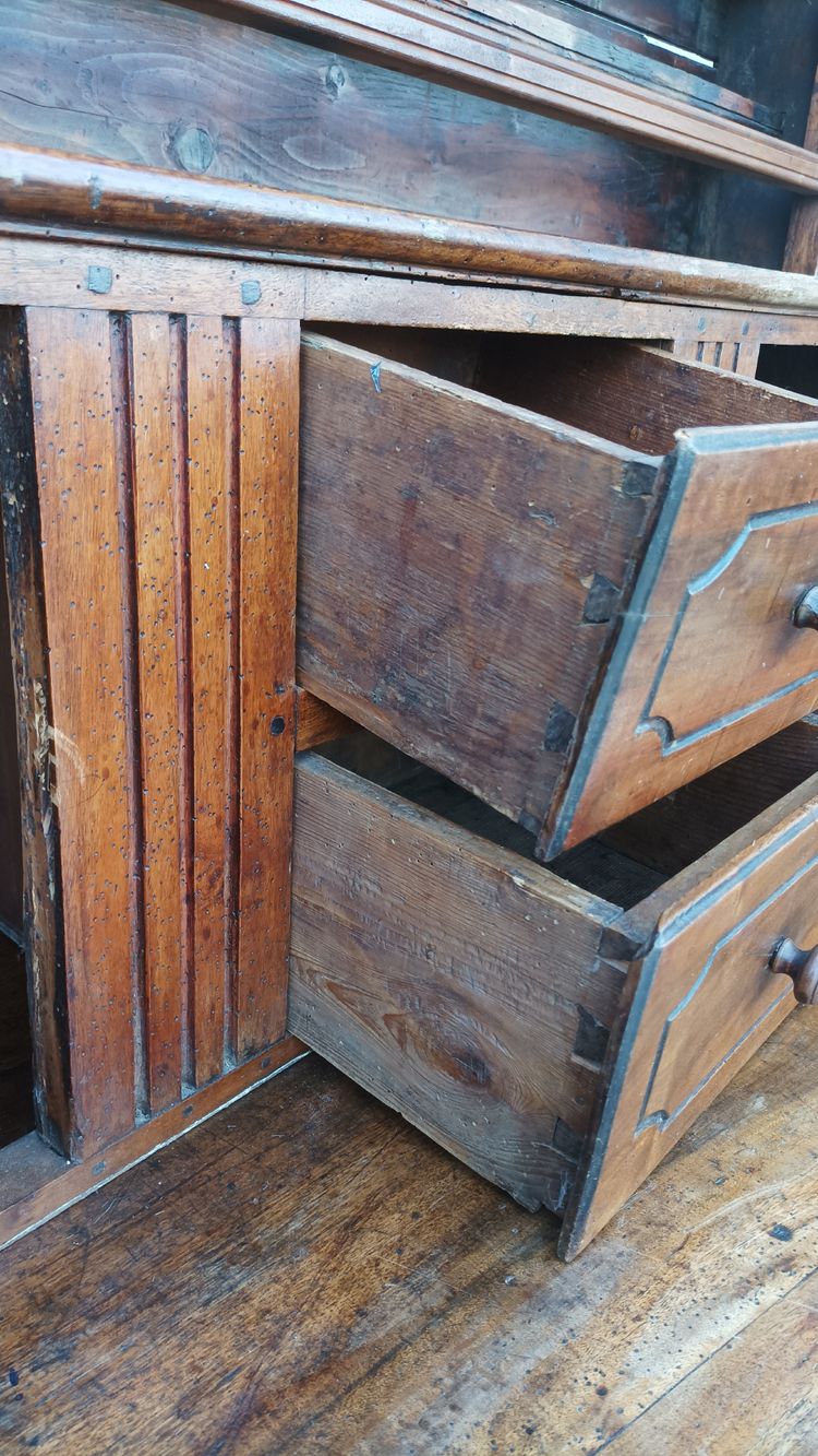 Louis XV chest of drawers in walnut