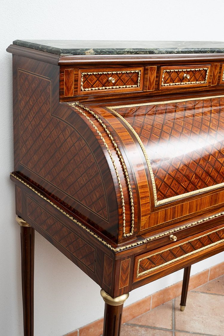 Bureau ancien, France, début du XXe siècle.