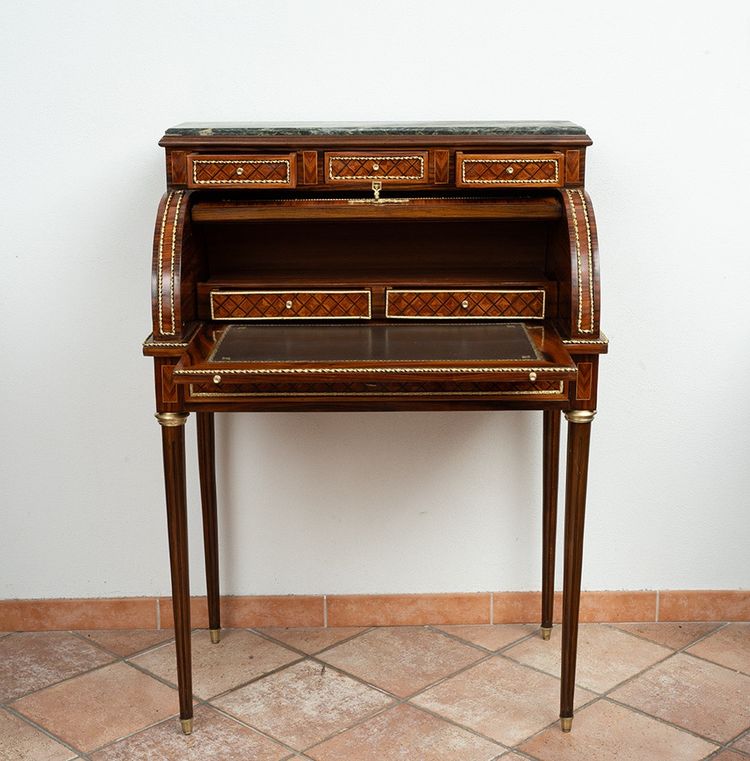 Bureau ancien, France, début du XXe siècle.