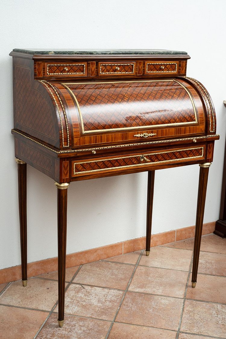 Bureau ancien, France, début du XXe siècle.