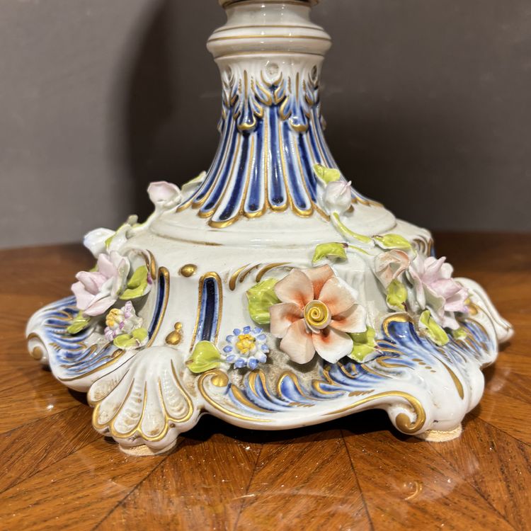 Capodimonte porcelain table lamp