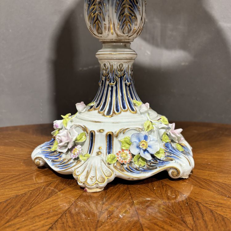 Capodimonte porcelain table lamp
