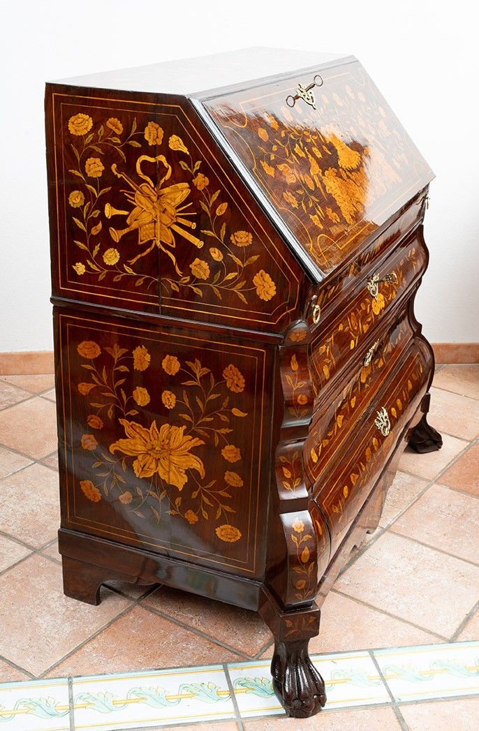 Bureau hollandais ancien, première moitié du XVIIIe siècle.