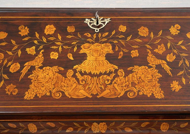 Bureau hollandais ancien, première moitié du XVIIIe siècle.