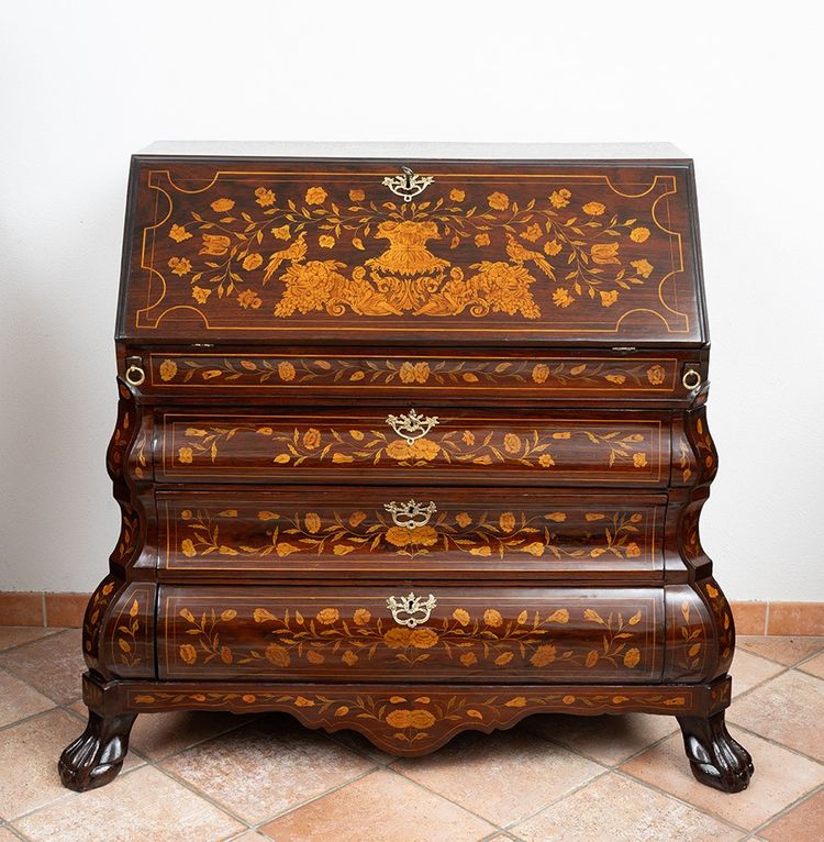 Bureau hollandais ancien, première moitié du XVIIIe siècle.