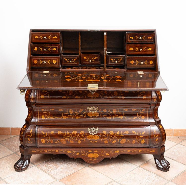 Bureau hollandais ancien, première moitié du XVIIIe siècle.