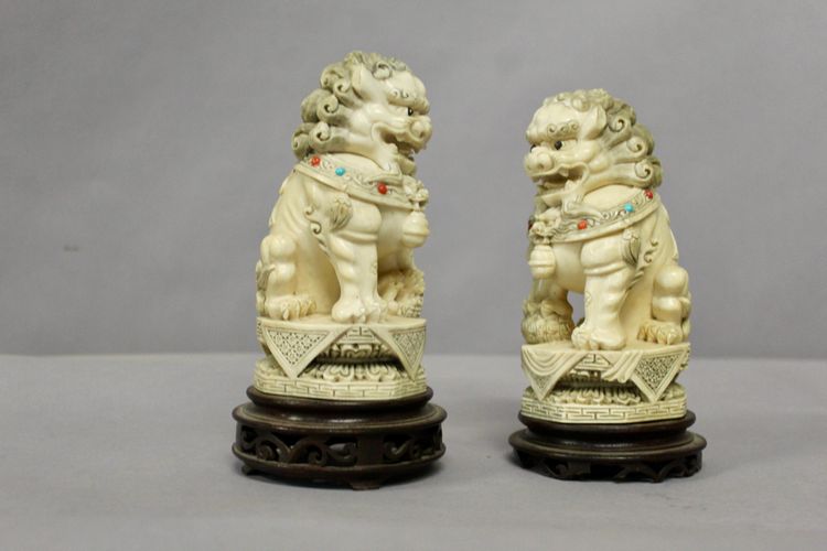 Pair of Fô dogs in ivory