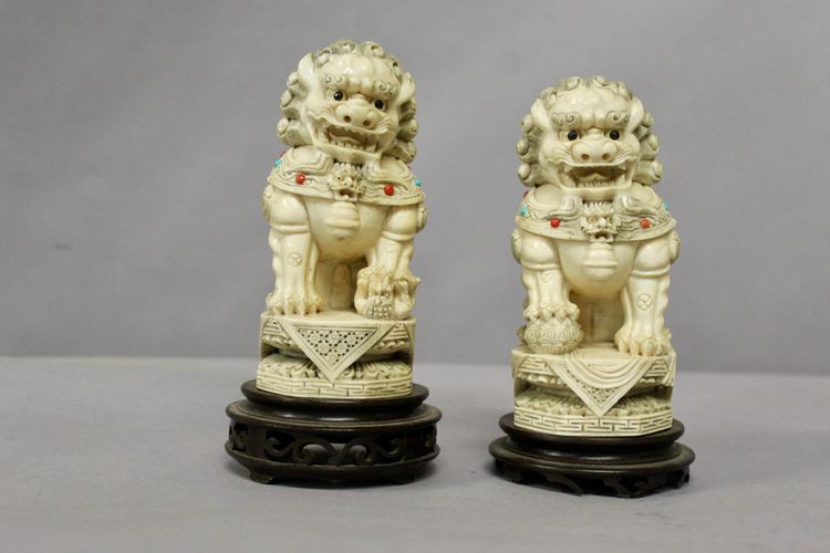 Pair of Fô dogs in ivory