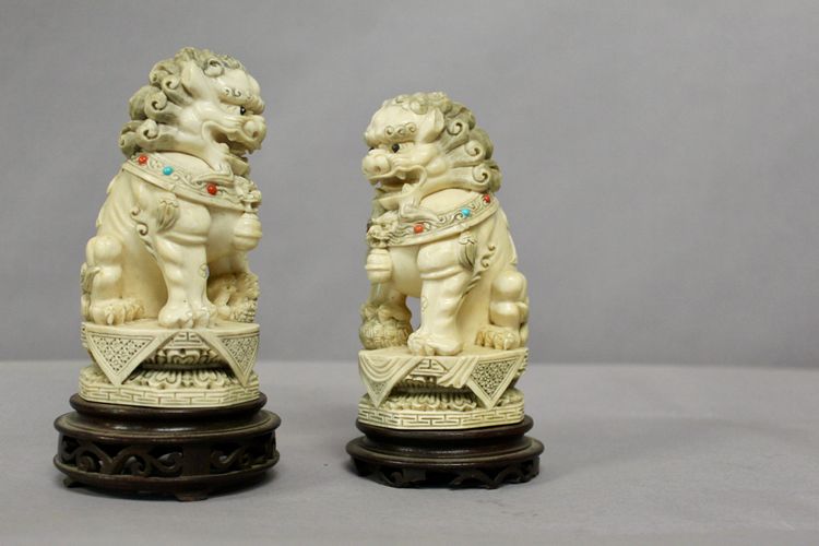 Pair of Fô dogs in ivory