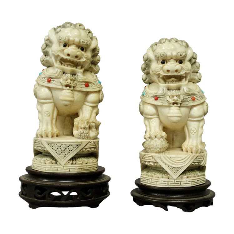 Pair of Fô dogs in ivory