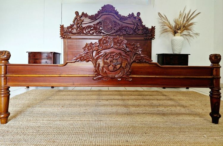 Lampada di stile rinascimentale super king size e armoires