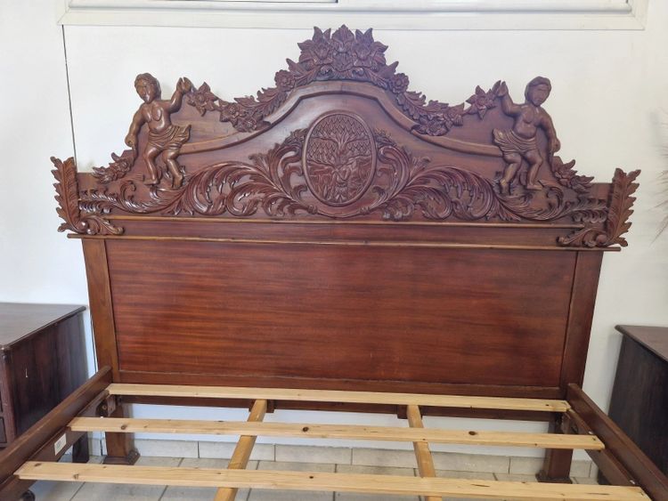 Lampada di stile rinascimentale super king size e armoires