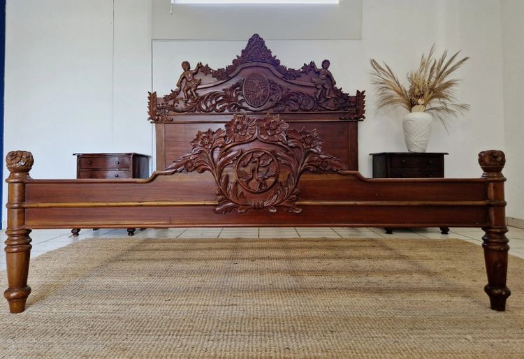 Lampada di stile rinascimentale super king size e armoires