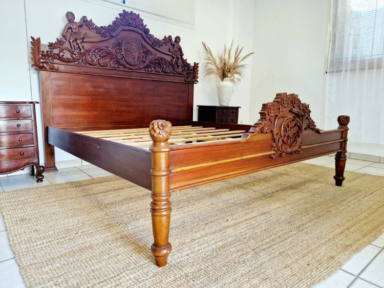 Lampada di stile rinascimentale super king size e armoires